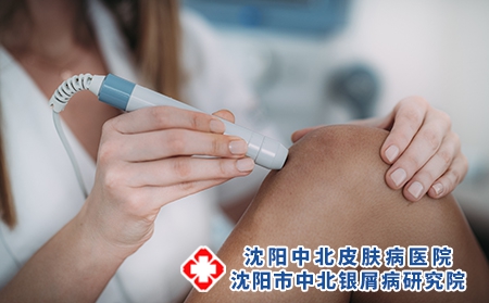 攝圖網_306769925_激光治療物理病人和r膝蓋（企業(yè)商用）